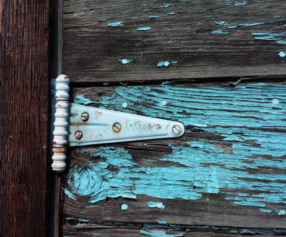 Door hinges: why the door sticks and what to do about it